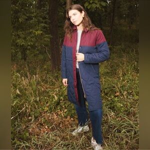Summersalt Women’s Long Colorblock Eco Quilted Coat Midnight & Black Cherry XS